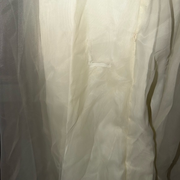 Elegant Vintage 1970s Organza Wedding Gown & Hat Veil - Picture 11 of 12
